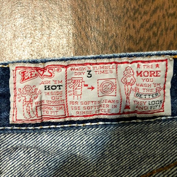 Vintage 80s Levi's Mom High Waisted Shorts - Picture 8 of 8